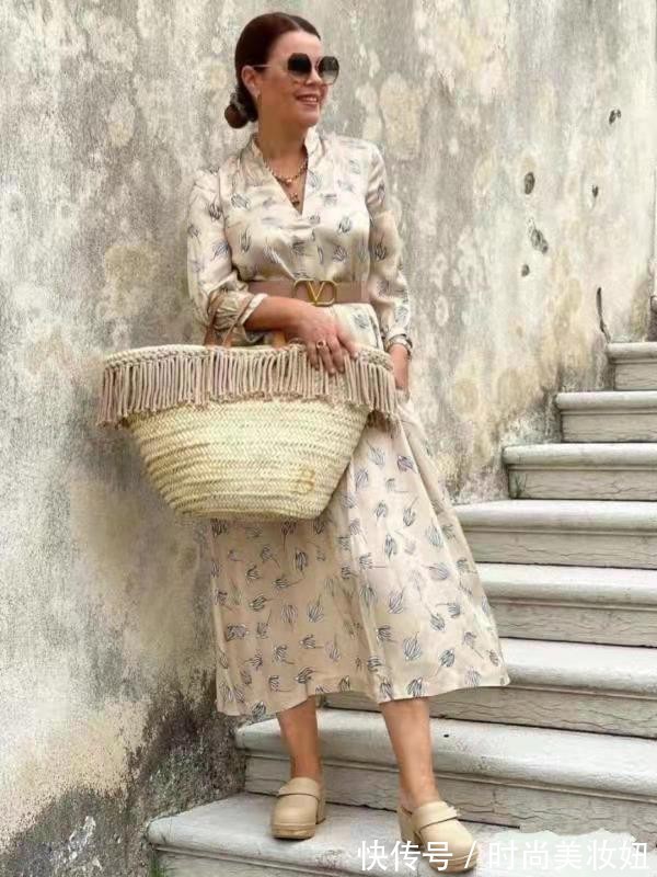 微胖身材|没想到,微胖身材长相平平,这样穿竟优雅又知性,不许你错过