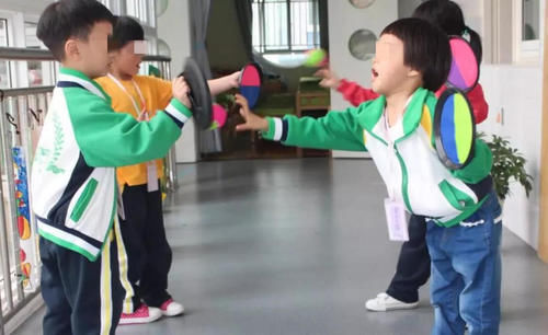 幼儿园|有种“新型冷暴力”在幼儿园蔓延，孩子独自承受，老师也无能为力