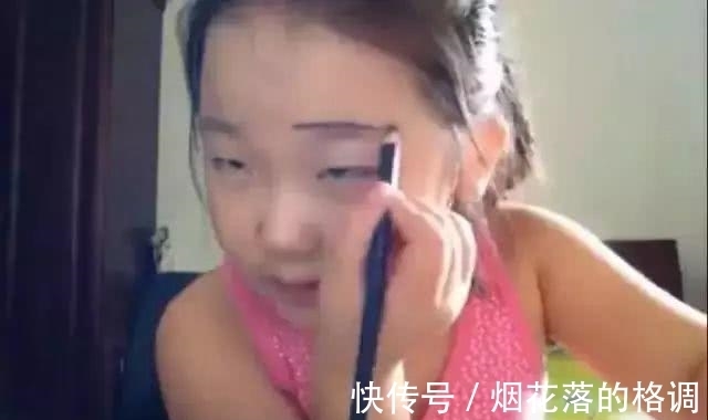 眉毛|小学生逆天化妆技巧,对自己下手太狠啦!