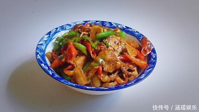 炒肉时，不要简单的用淀粉腌制肉片，加上3种食材，入味又鲜嫩