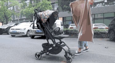 扶梯|婴儿推车上的“夏日杀手”,这种做法可能会要了孩子的命