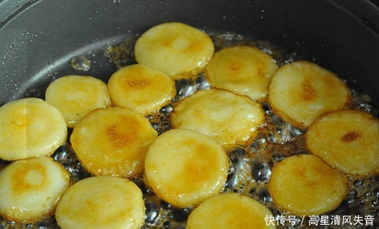 1碗糯米粉,1勺红糖,1勺白糖,简单几步做出糖油粑粑,香甜软糯