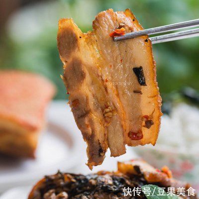 大勺|妈妈的菜干爆扣肉(过节待客硬菜,毫无保留的技巧)