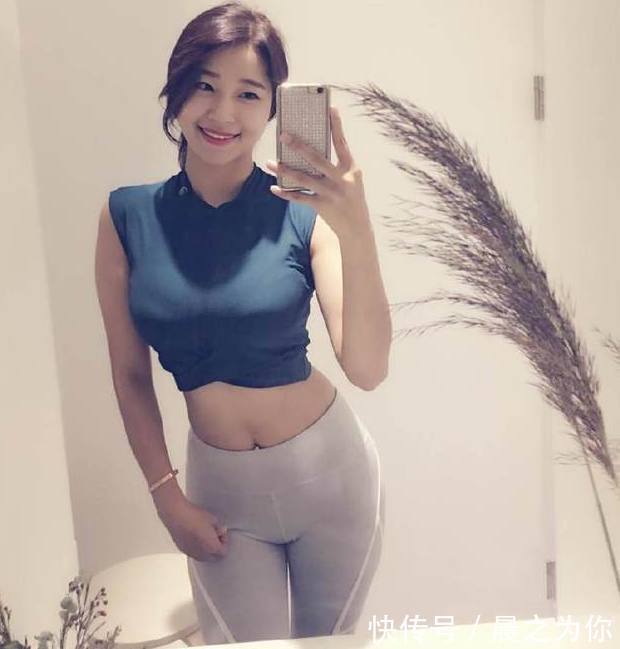 紧身衣 清新时尚的打底裤美女,展现出优雅的时尚品位,潮范十足!