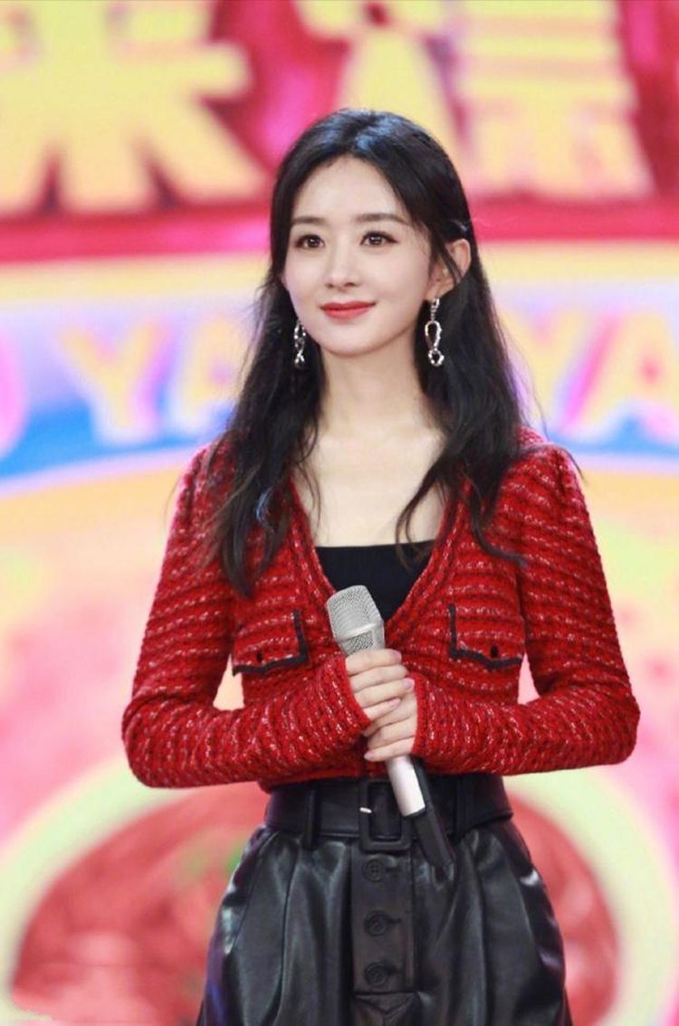 v领|街拍时尚：高跟鞋搭配旗袍，让东方女性显得更知性迷人