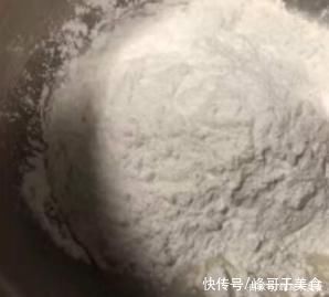  面团|烘焙，香蕉芝士饼的做法，制作简单，馅中加入了芝士，热的超好吃