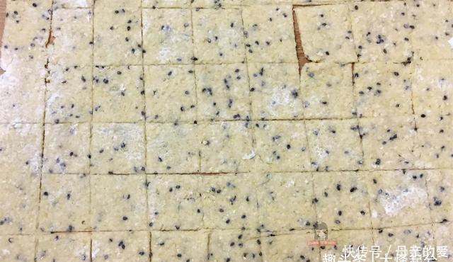 种小零食|一勺小米,一碗小米,教你在家做锅巴,简单易学嘎嘣脆