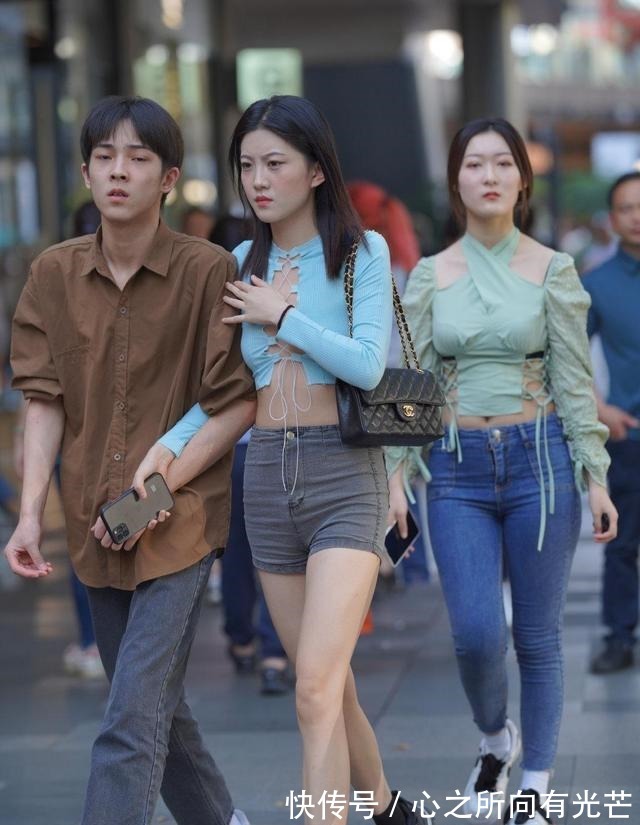 身材 好看的衣服也需要优秀的身材来演绎,这样的时尚感才能有吸引