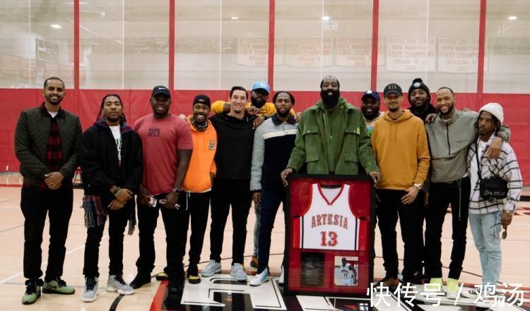 球衣|高中母校退役哈登球衣！哈登：阿蒂西亞傳奇 永遠心存感激