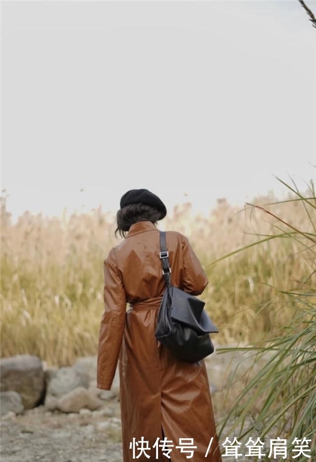 风衣|三木穿“枫叶色”皮质风衣告别秋天!温暖又复古的气息令人痴迷