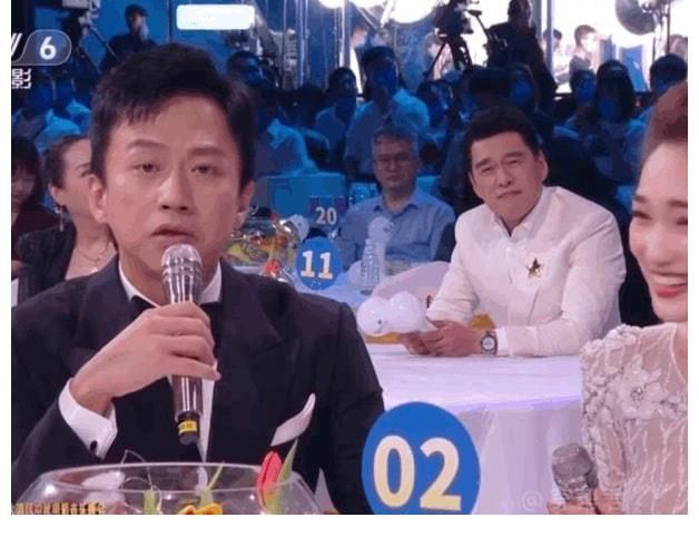 王耀慶成中秋晚會(huì)最搶鏡之人 網(wǎng)友：笑不活了