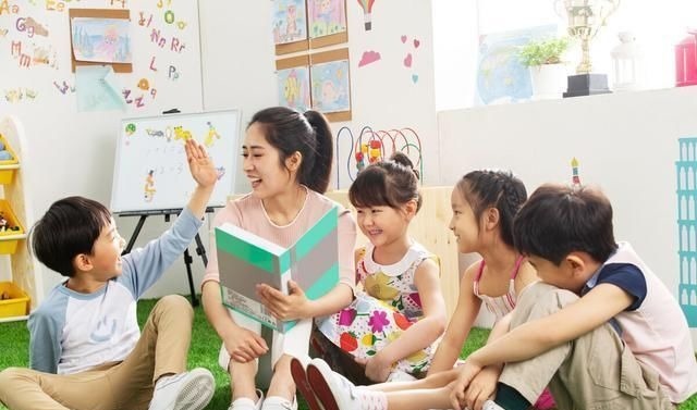 老师|幼儿园也有“潜规则”,老师更偏爱这4类孩子,看看你家娃是不是