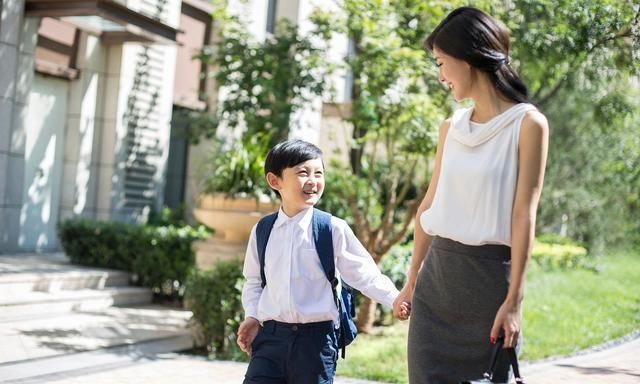 书包|孩子上下学的路上，聪明父母这样利用！第二点暴露多数家庭的暗伤