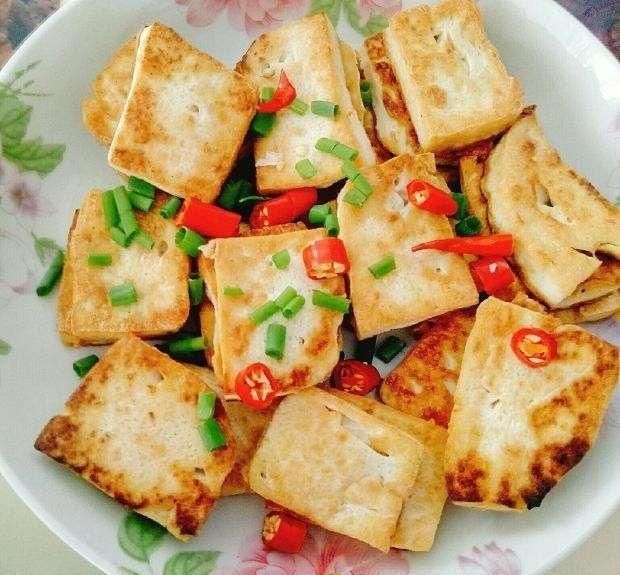  大厨|43年大厨：煎豆腐时，万万多加这一步，否则豆腥味重，还易碎