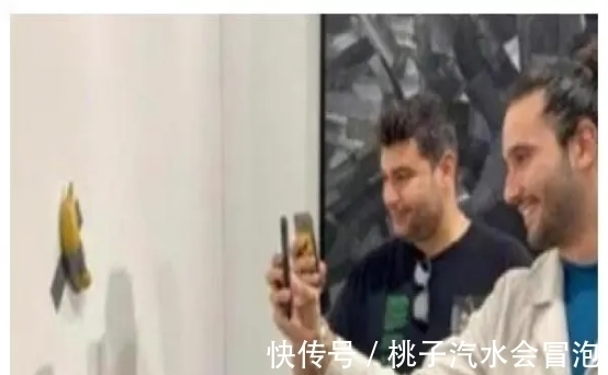 莫瑞吉奥·卡兰特$价值85万的艺术香蕉,展览时被1游客意外吃掉,最终结局怎样?