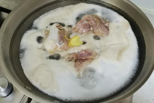  天冷了，吃牛羊肉不如吃它，贵也要舍得买，营养极高，滋补又解馋