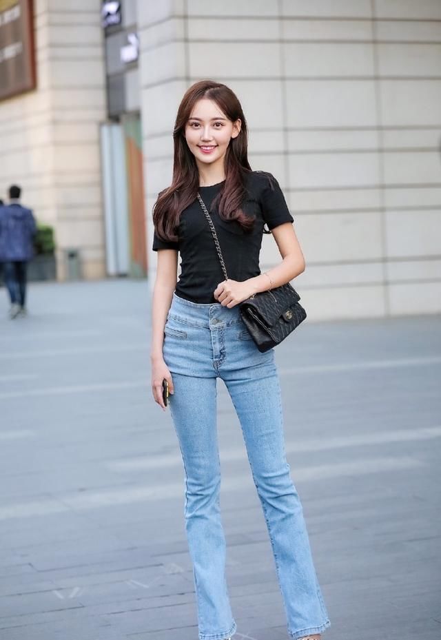 大长腿|牛仔裤与T恤简直是绝配，简单得让人眼睛一亮