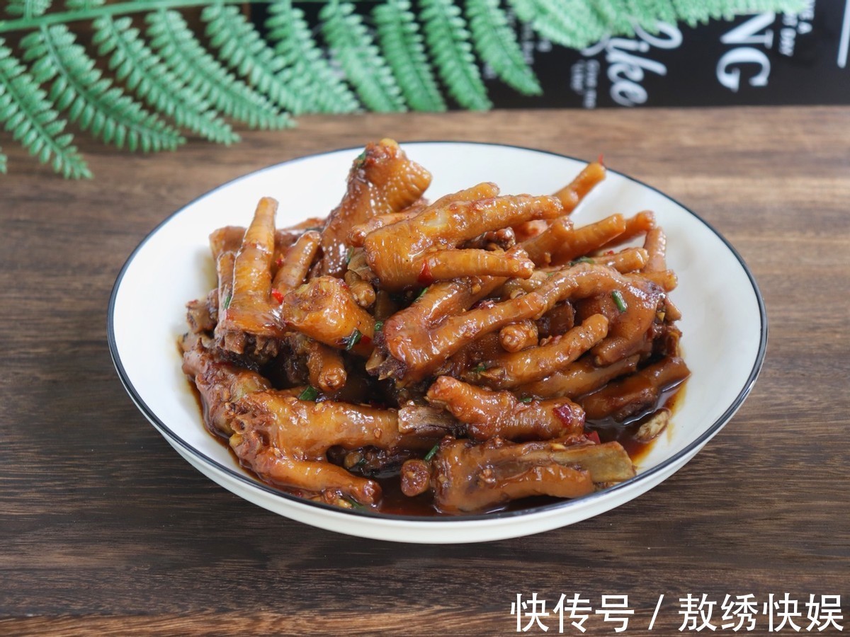 自制|自制香辣蒜香鸡爪，软糯入味，色泽诱人，好吃到舔手指