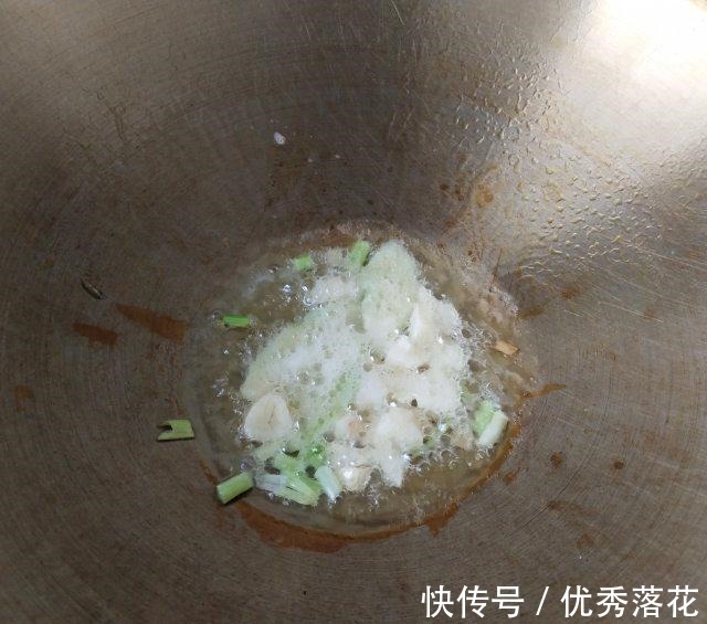 下饭|尖椒炒鱼肚,鱼肚爽脆,带点微辣,很下饭!