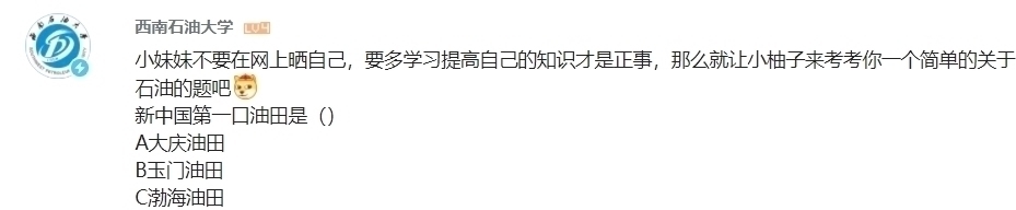 JK|45岁母亲穿JK制服陪儿子逛漫展，拍视频大跳书记舞，评论一众清奇