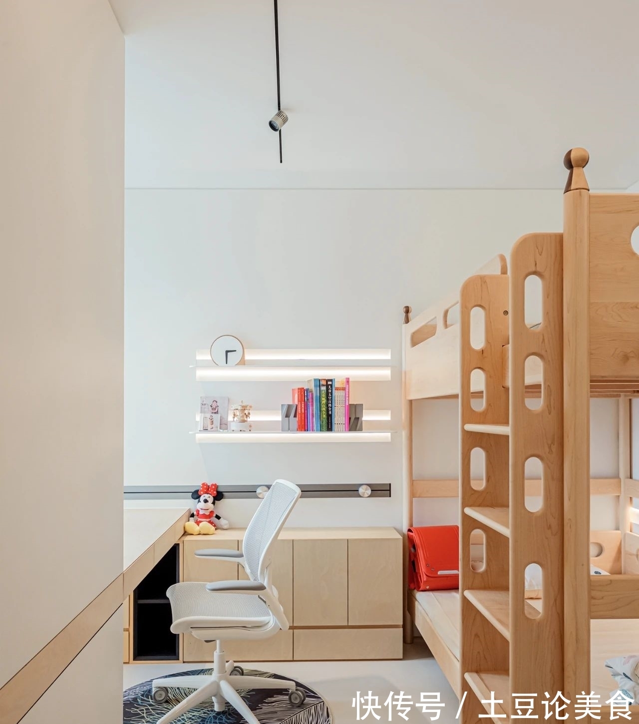 浅灰色|75㎡ 两居室，超多储物空间好看又实用，又充满高级感的生活空间~