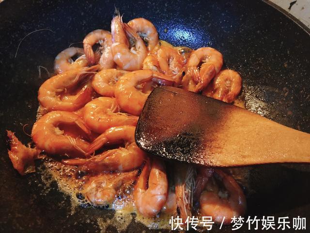 香辣虾|热天这菜真抢手，鲜美又补钙，好吃还不长肉，全家都爱吃