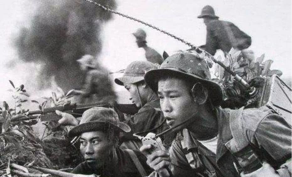 大喊|对越自卫反击战,张万年打开越南仓库后,生气大喊:全部搬走!