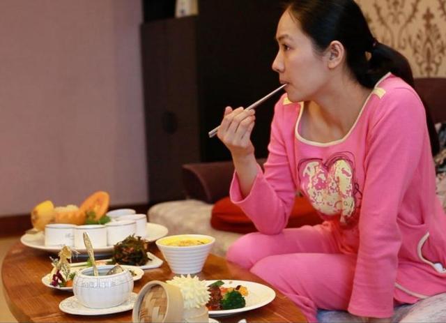 丝瓜汤|坐月子期间,坚持“三吃三不吃”,对母乳好,也能远离月子病