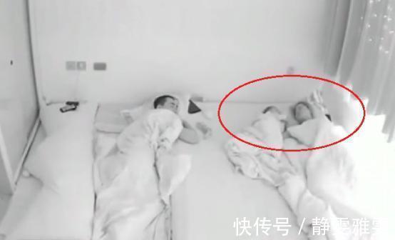家务事|监控拍下11个月宝宝,半夜自己爬起来喝奶,网友:这孩子来报恩的