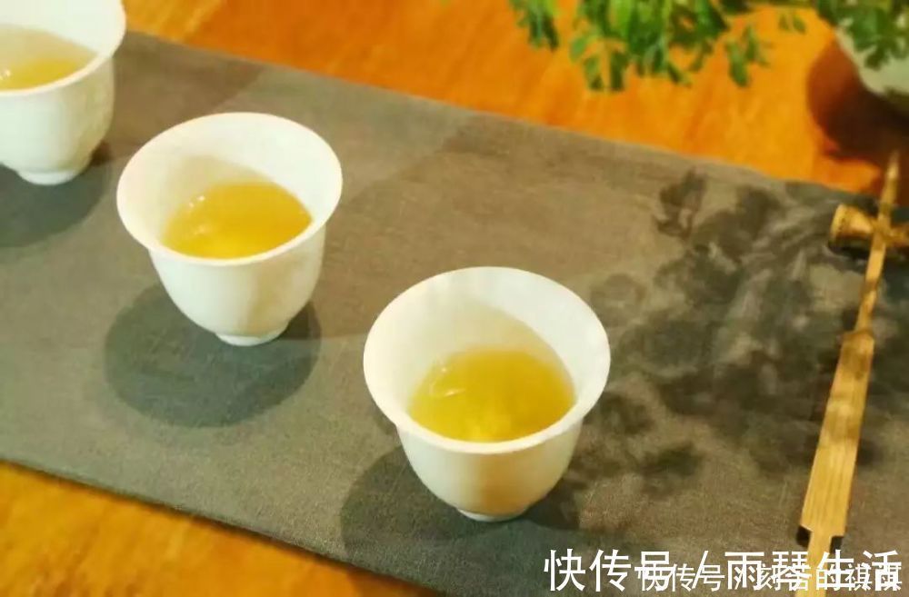 红茶|喝茶,一分钟解渴,一小时休闲,一个月健康,一生长寿
