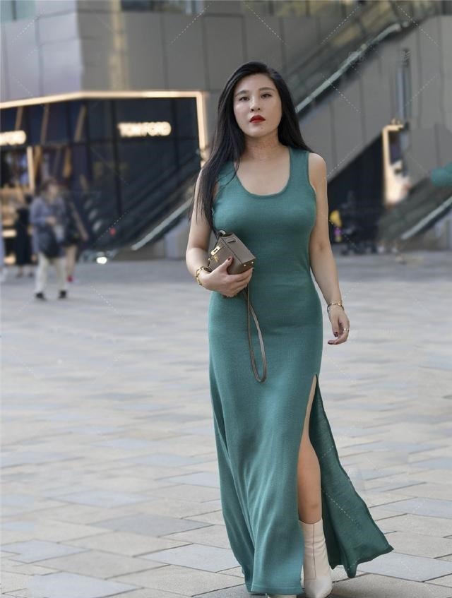 修身长裙 夏季穿搭裙装,尝试下修身长裙,清新显瘦又显成熟气息,美丽耐看