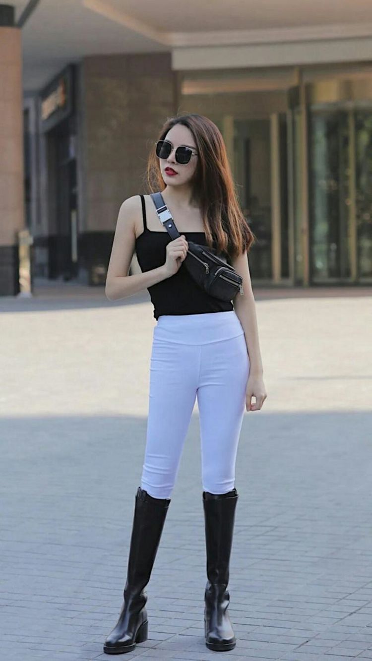 牛仔裤|街拍:牛仔裤搭配高跟鞋,它不仅性感,而且充满了时尚气息