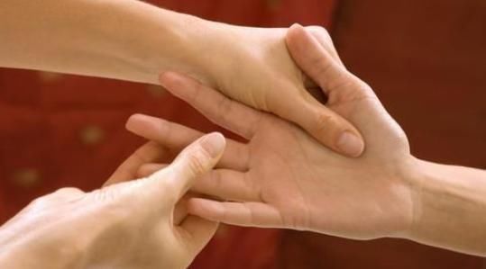 按摩|手上有个“暖身穴”,可惜很少人会用,每天按10分,手脚不再冰凉