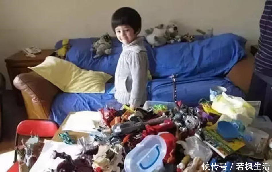 宝妈|妈妈上个厕所回来,看到“熊孩子”与小龙虾“大战”,哭笑不得