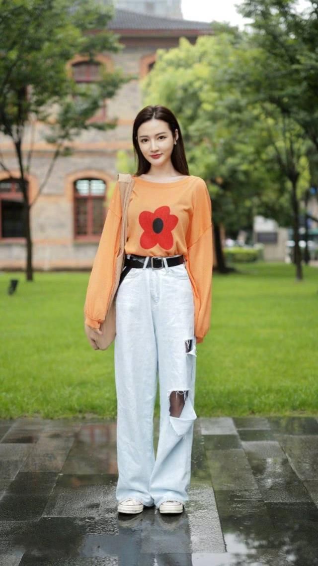 清秀靓丽的休闲搭配气质满满，可以完美的承托出你的好身材