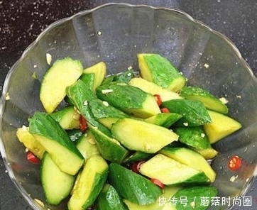 黄瓜|饭店偷学来的拌黄瓜技巧果然不一样,竟这么好吃,原来要加这个!