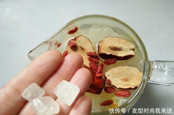 它价格亲民,是“穷人的燕窝”,三天两头熬一碗,养出好容颜!