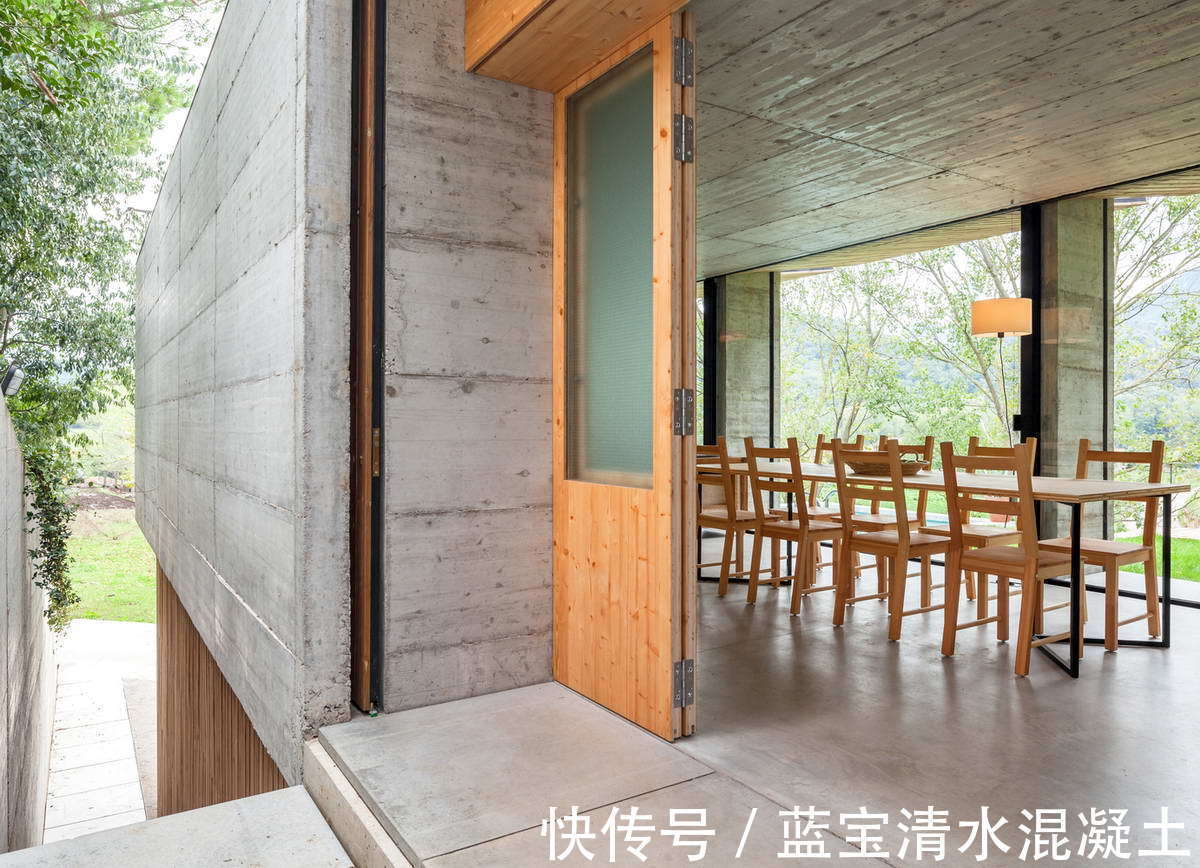 原木|西班牙原木与混凝土大宅,自然与质感的结合