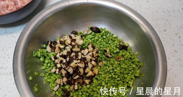 饺子|立秋了，再不吃这个菜就晚了，今天教你用它包饺子，吃起来特别鲜！