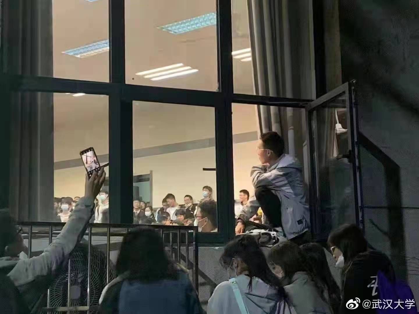 心理|武大教授讲恋爱心理学走红后喊招生难：想学的进不来，政策将改善