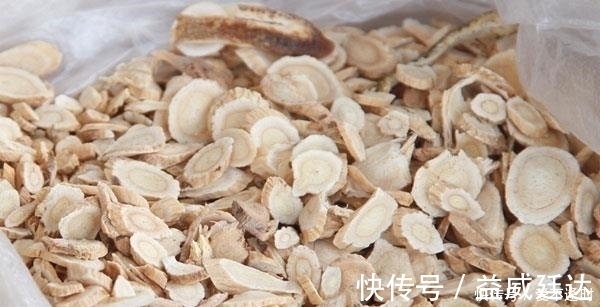 西洋参|黄芪加四味中药一起泡水喝，除湿排毒，肝肾或会越来越舒服