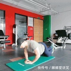 大胸肌|12个俯卧撑变式动作,从易到难,学会了你就是健身达人