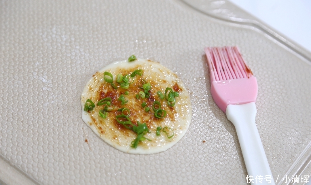 又快又好|葱花饼吃了几十年,第一次发现如此妙招,太棒了!又快又好层层酥
