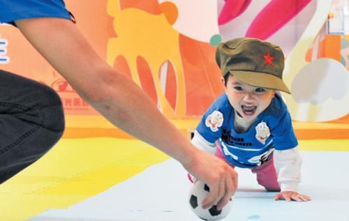 姿势|越“爬”越聪明，爬行敏感期错过很可惜！5种姿势助力宝宝学爬行