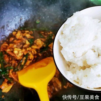 网红美食——青椒鸡蛋烩饭