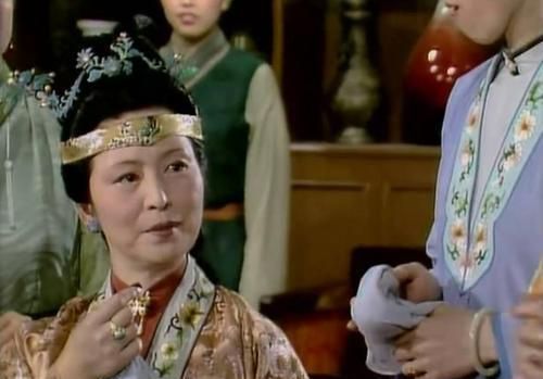 怡红院$那个端午的西瓜,让薛宝钗难以下咽,成了她心里抹不掉阴影