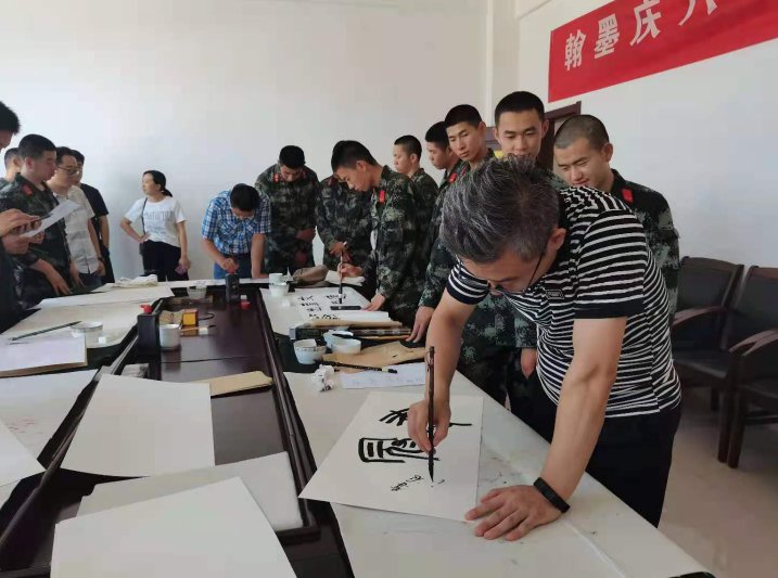 官兵们|张店区退役军人事务局联合淄博市青年书法家协会开展“书画进军营”文化拥军活动