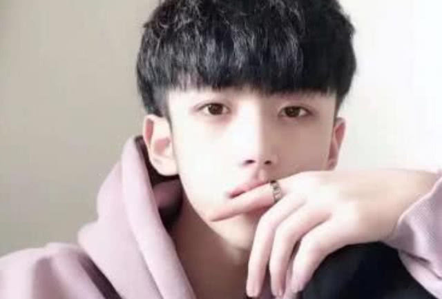 犯懒|十二星座中,最犯懒的4大星座男,生活不能自理,天生比较随性!