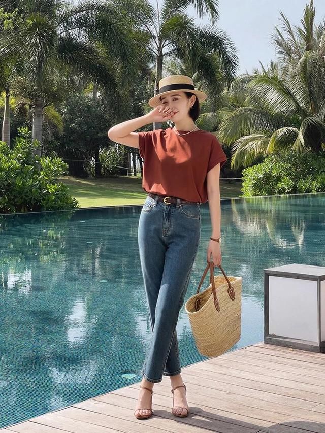 t恤|“基础款”怎么穿出气质感?看看这些搭配方式,优雅温柔又有格调