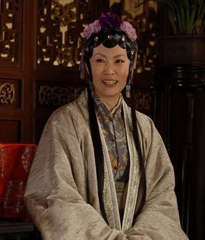 姨妈!薛姨妈丢人了,奉承讨好王熙凤,却被贾母面前揭露吝啬本性